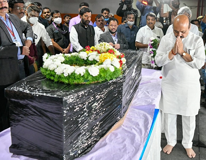 यूक्रेन में मारे गए कर्नाटक के छात्र के गांव में हुई अंतिम संस्कार की रस्म, मेडिकल कॉलेज को दिया जाएगा पार्थिव शरीर