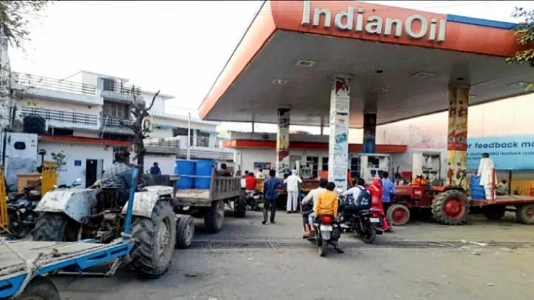 अर्थजगत की खबरें: 10 दिन में नौवीं बार बढ़े पेट्रोल-डीजल के दाम, तेल-दाल की भंडारण सीमा अवधि 31 दिसंबर तक बढ़ी