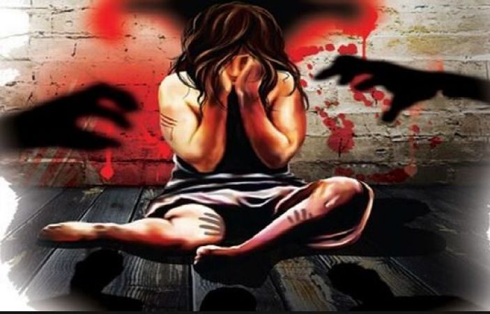 गाजीपुर गैंगरेप केस में दिल्ली महिला आयोग का पुलिस को नोटिस, कहा- किसी भी हाल में नहीं बचने चाहिए रेपिस्ट