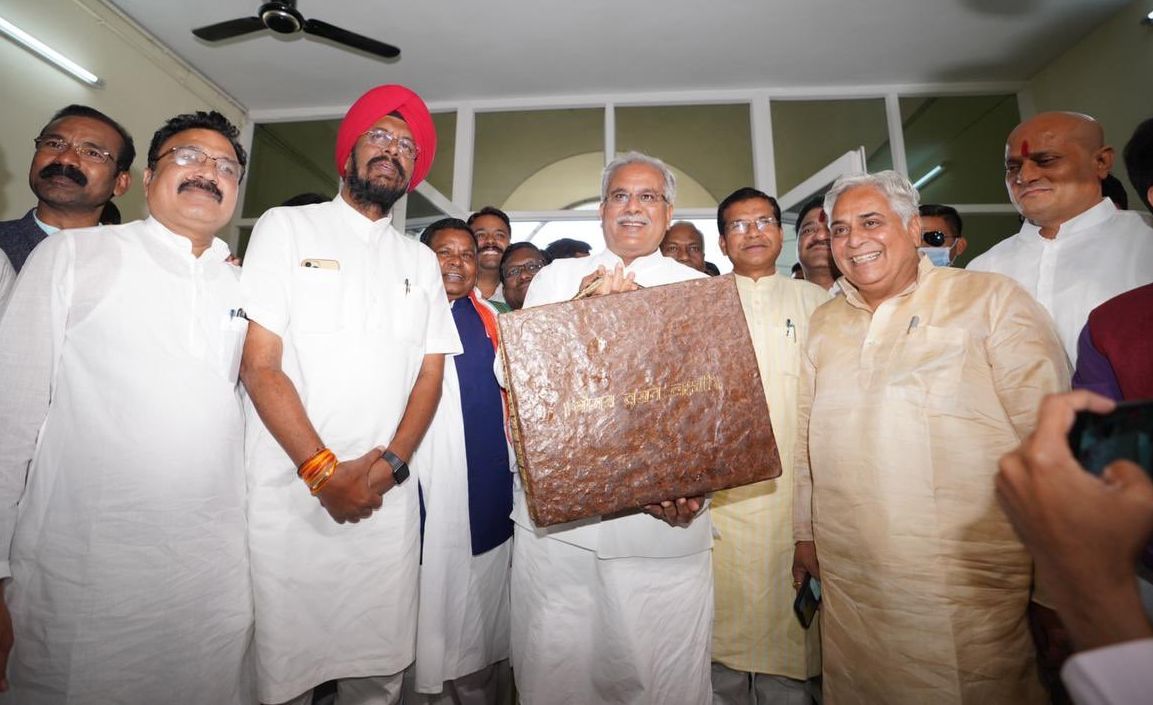 छत्तीसगढ़ः भूपेश बघेल ने बजट में की सौगातों की बरसात, पुरानी पेंशन बहाल, किसानों को बिजली मुफ्त, युवाओं को भी राहत