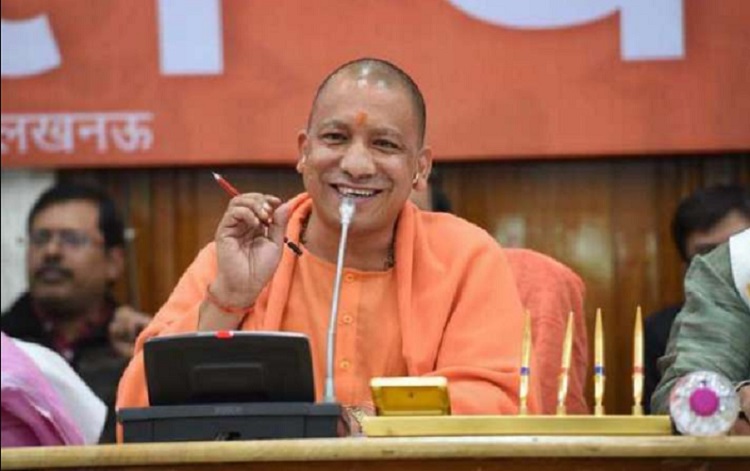 यूपीः शपथ ग्रहण से पहले सीएम आवास जुटने लगे विधायक, 48 मंत्रियों की लिस्ट फाइनल! जानें सबके नाम
