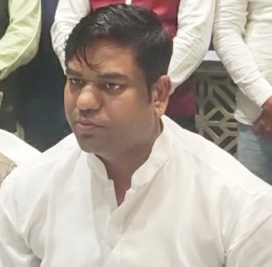 मुकेश सहनी की जिंदगी की कहानी किसी फिल्मी पटकथा से कम नहीं, जानें सेट डिजाइनर से मंत्री पद तक का सफर कैसे किया तय