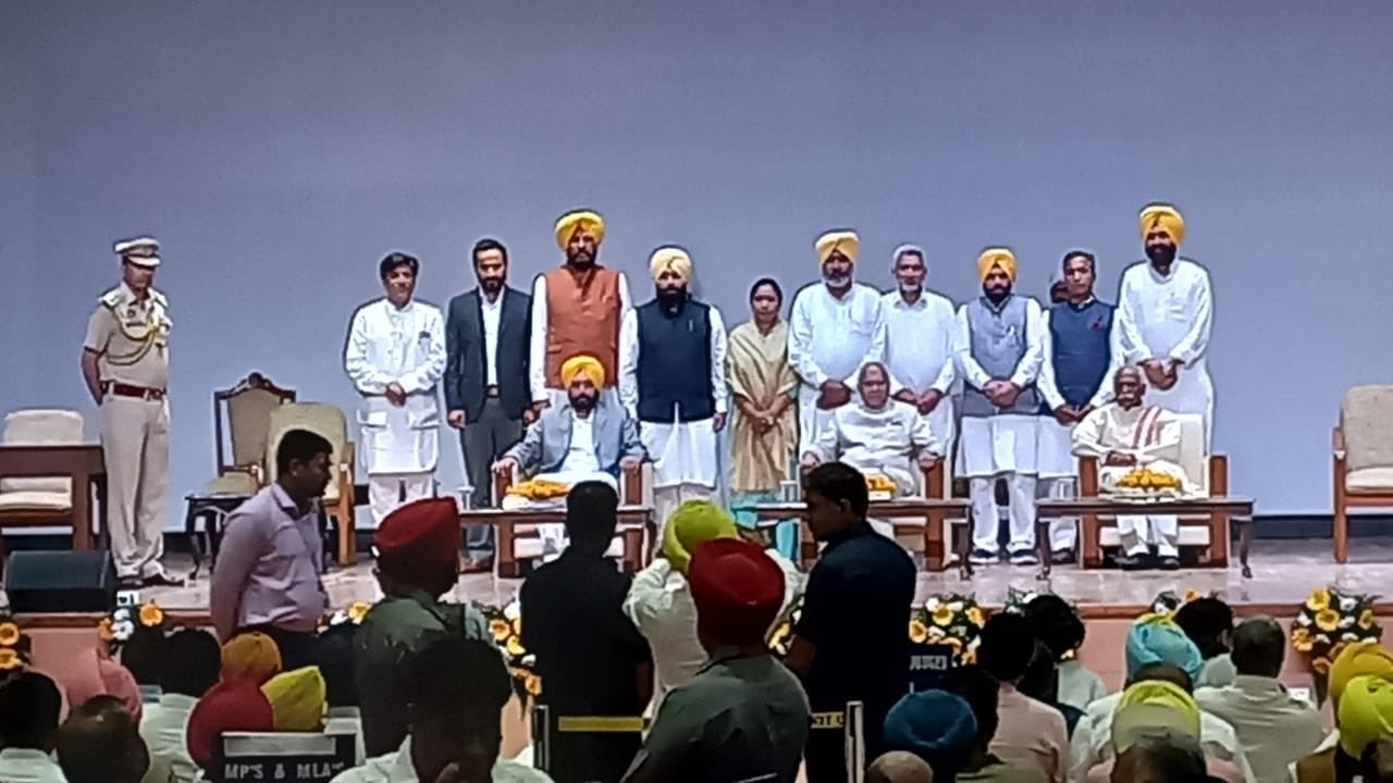 पंजाब के पहले AAP कैबिनेट में 10 MLA ने ली शपथ, मंत्रियों में एक महिला, 4 अनुसूचित जाति और 2 हिंदू शामिल