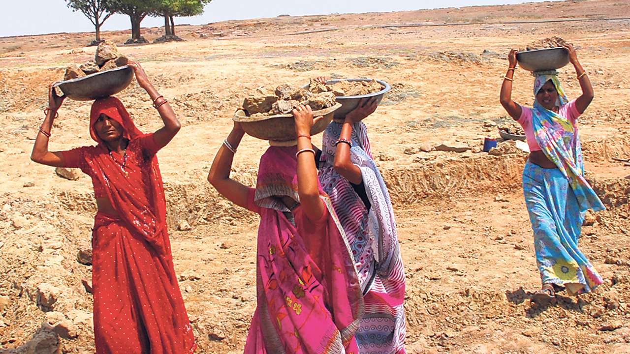 मनरेगा मजदूरी बढ़ोत्तरी के नाम पर केंद्र का मजदूरों से मजाक, प्रतिदिन दिहाड़ी में बढ़ाए 4 से 21 रुपए प्रतिदिन