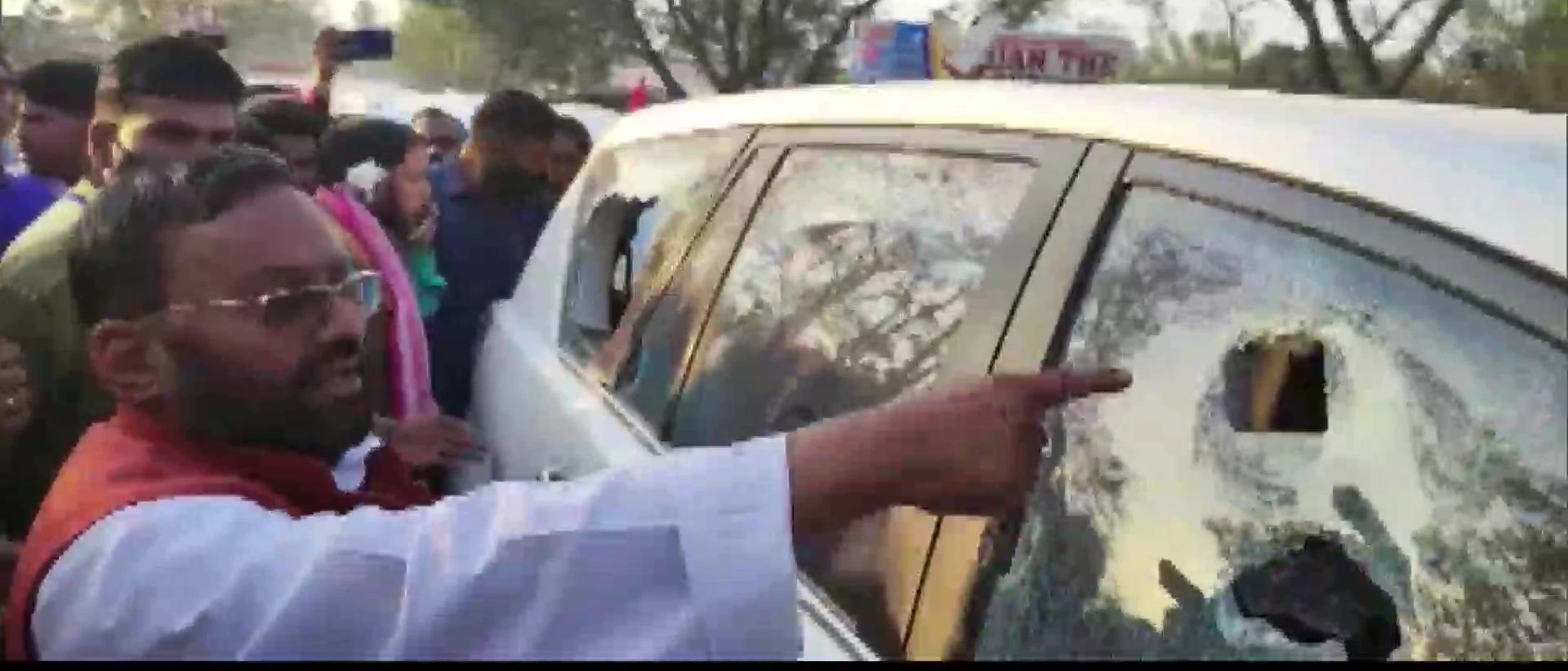 यूपी चुनाव: स्वामी प्रसाद मौर्य के काफिले पर हमला, एक दर्जन गाड़ियों के शीशे टूटे, BJP पर आरोप