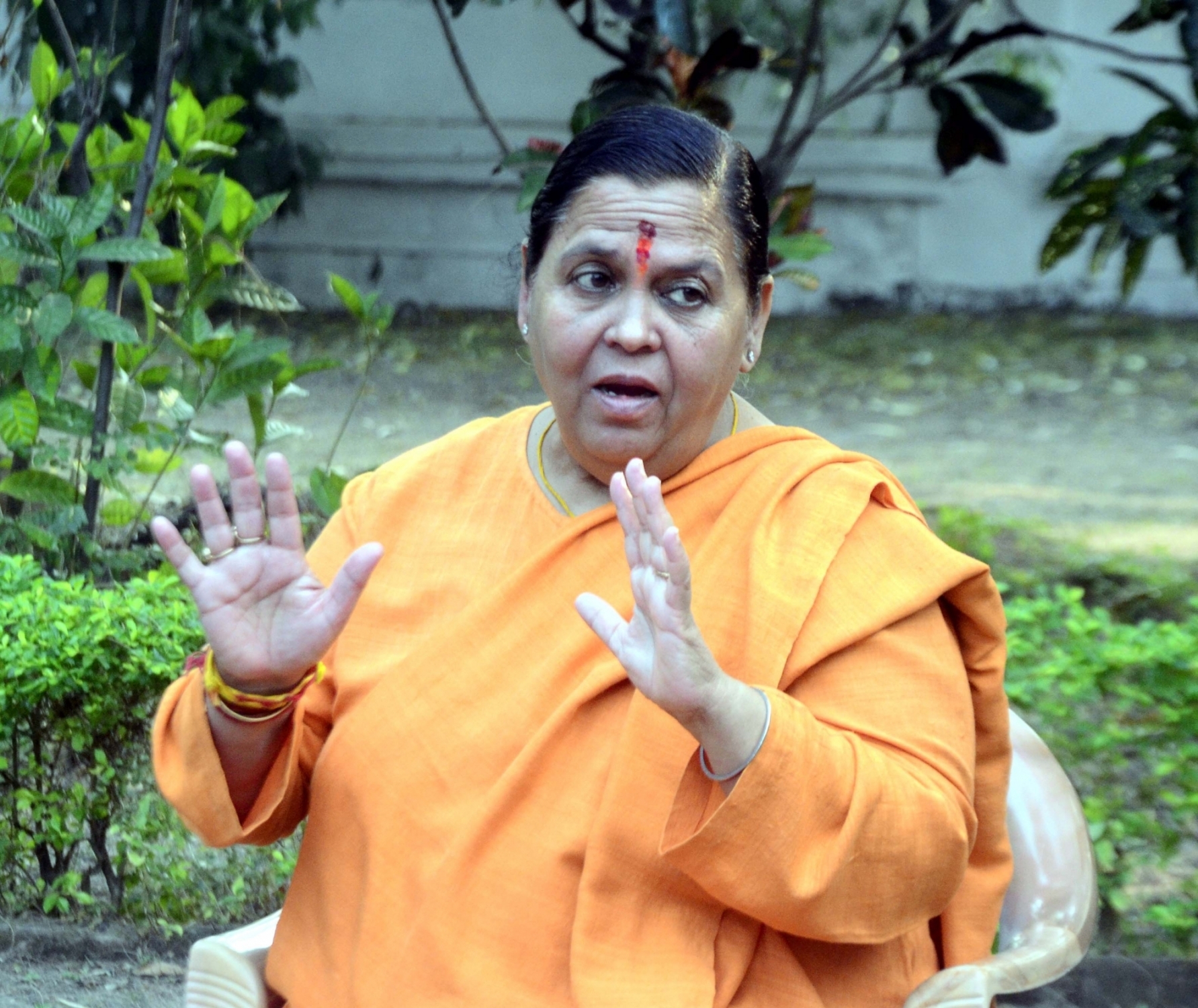 मध्य प्रदेश: 'लोगों को ज्यादा शराब पिलाने की कोशिश में शिवराज सरकार', उमा भारती का आरोप