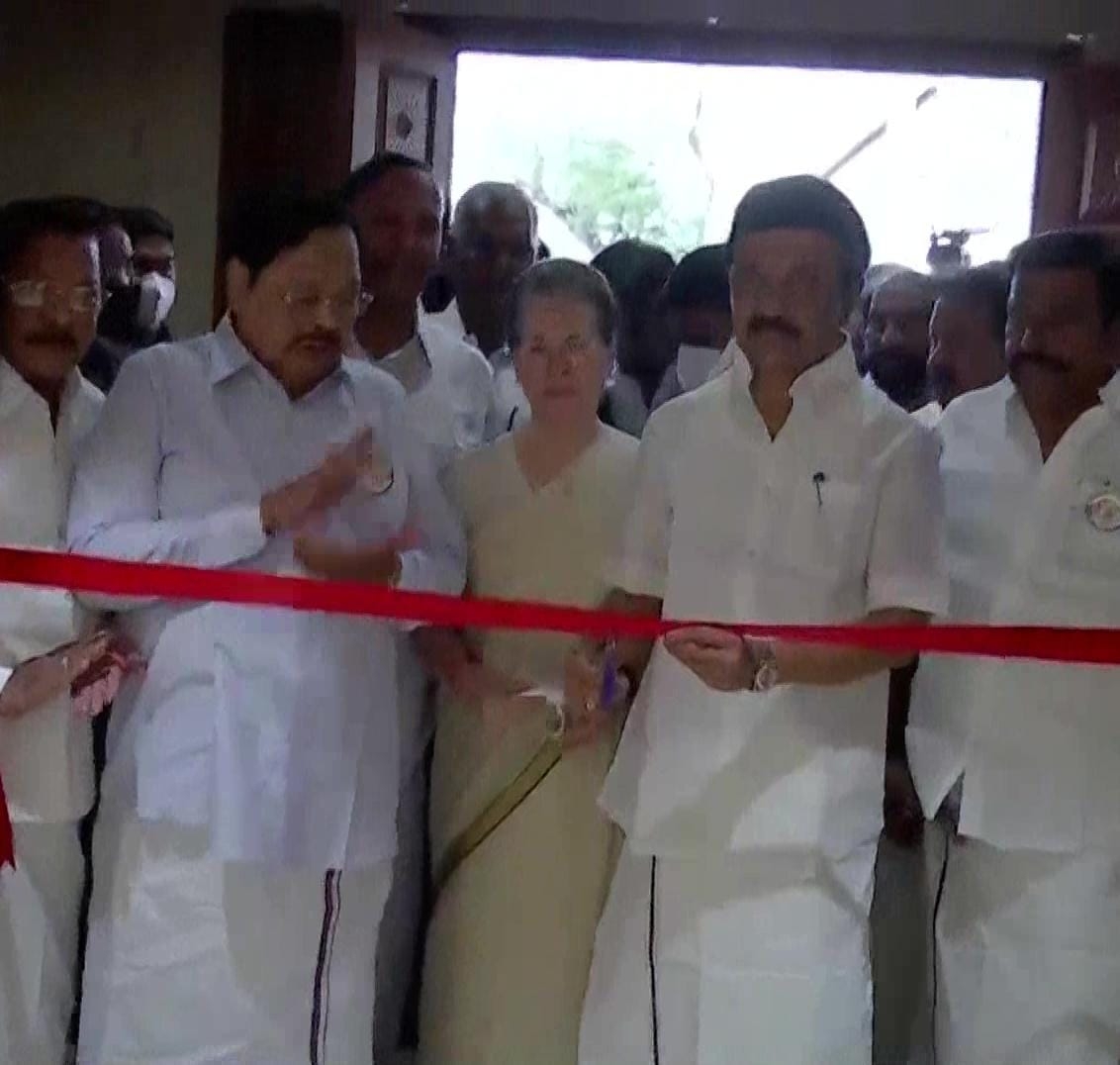 DMK ने दिल्ली में नए कार्यालय 'अन्ना-कलैगनार अरिवलयम' का उद्घाटन किया, सोनिया गांधी रहीं मौजूद