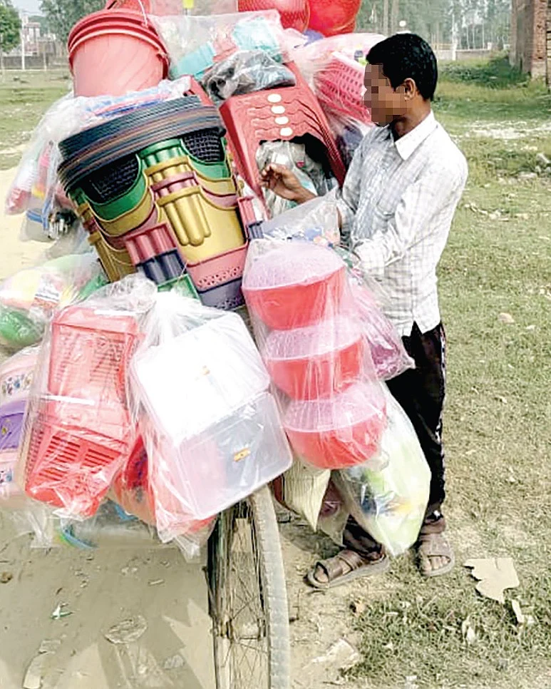 फ्री में मिला राशन दो, बदले में लो नकद या प्लास्टिक का सामान, वापस क्रय केंद्रों पर पहुंच रहा है मुफ्त में बंटा अनाज