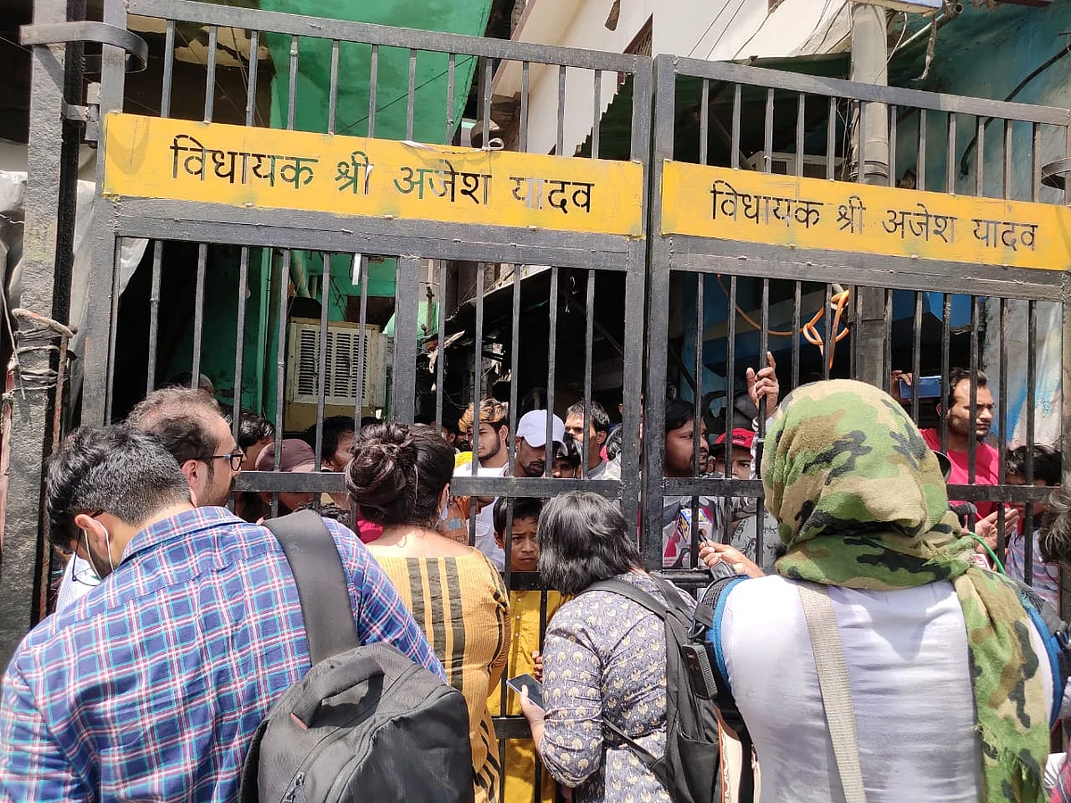 आप विधायक अजेश यादव को लोग अब भगोड़ा कह रहे हैं (फोटो-विश्वदीपक)