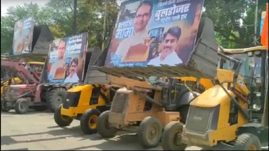 'बुलडोजर चलाने की बजाय शराब बिक्री रोकें'- अपने ही पूर्व मंत्री की हिदायत से घिरी शिवराज सरकार