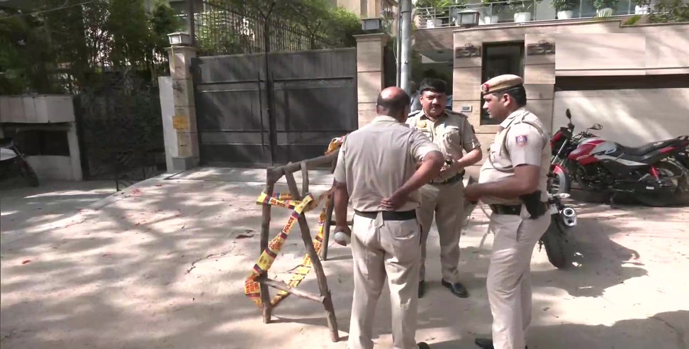 दिल्ली के पॉश इलाके सीआर पार्क में एनकाउंटर, पुलिस से मुठभेड़ में घायल बदमाश को अस्पताल में कराया गया भर्ती