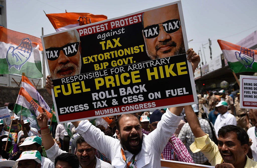 आकार पटेल का लेख: बेकाबू महंगाई और बेरोजगारी, फिर भी जनता खामोश, यह विपक्ष की नाकामी है या सत्तापक्ष की कलाकारी