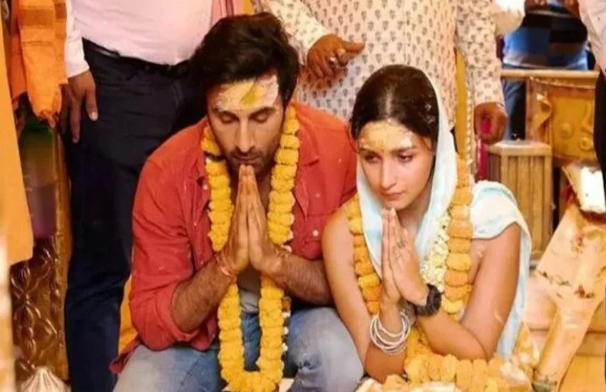 Alia Bhatt-Ranbir Kapoor Wedding: आज एक दूजे के हो जाएंगे रणबीर-आलिया, लेंगे 7 फेरे, 'वास्तु' पहुंचे फैमिली मेंबर