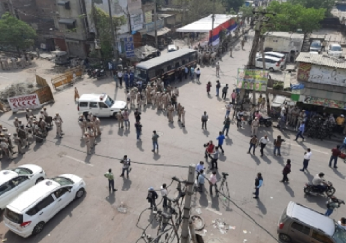दिल्ली के जहांगीरपुरी में माहौल शांत, भारी संख्या में पुलिस तैनात, दोनों पक्षों के बुजुर्गों ने की शांति की अपील