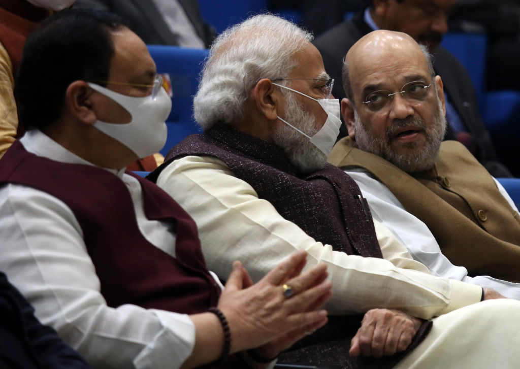 गुजरात बीजेपी में संकट, इसीलिए अभी से एक्टिव हो गए हैं मोदी-शाह, वोटर को नाराज करने वाली योजनाएं डाली ठंडे बस्ते में
