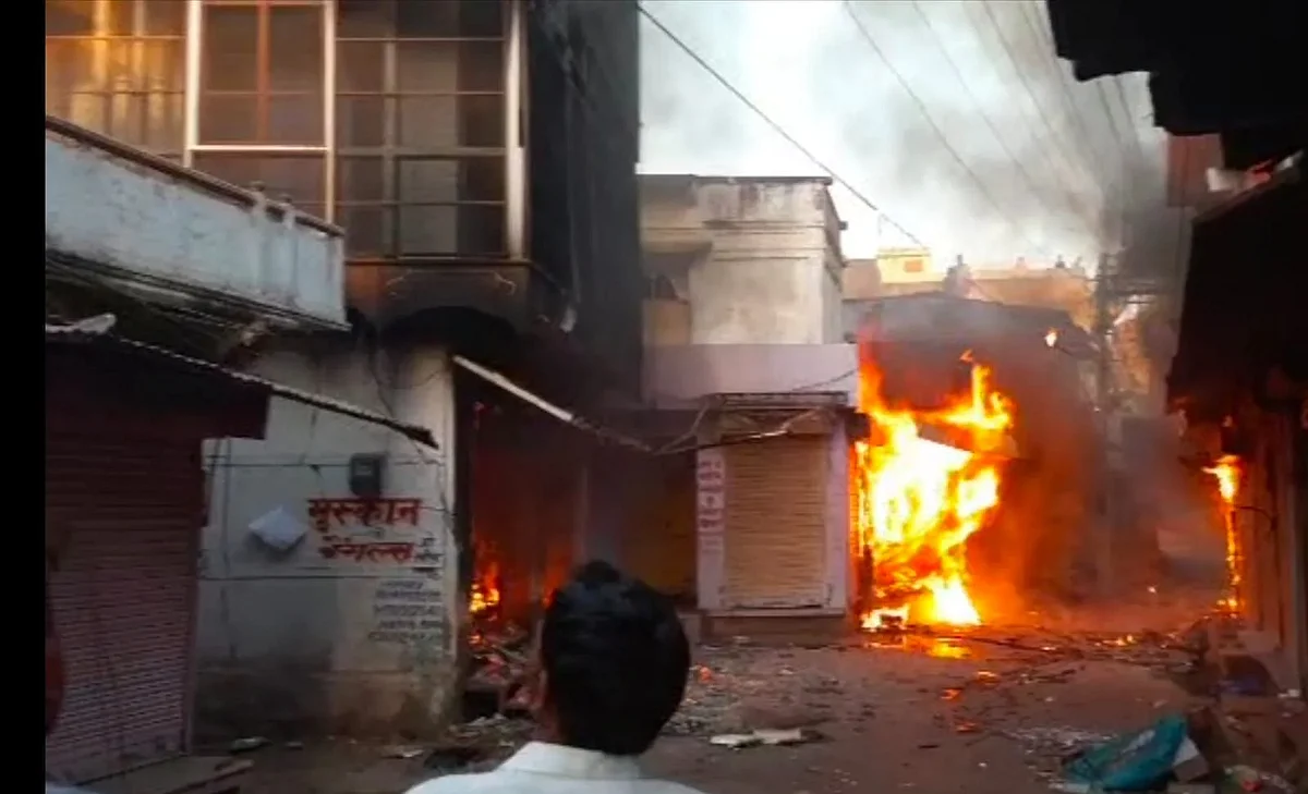 नवरात्र के पवित्र पर्व को बनाया जा रहा सांप्रदायिक ध्रुवीकरण का हथियार, देश को झुलसाने में लगे संघ-बीजेपी