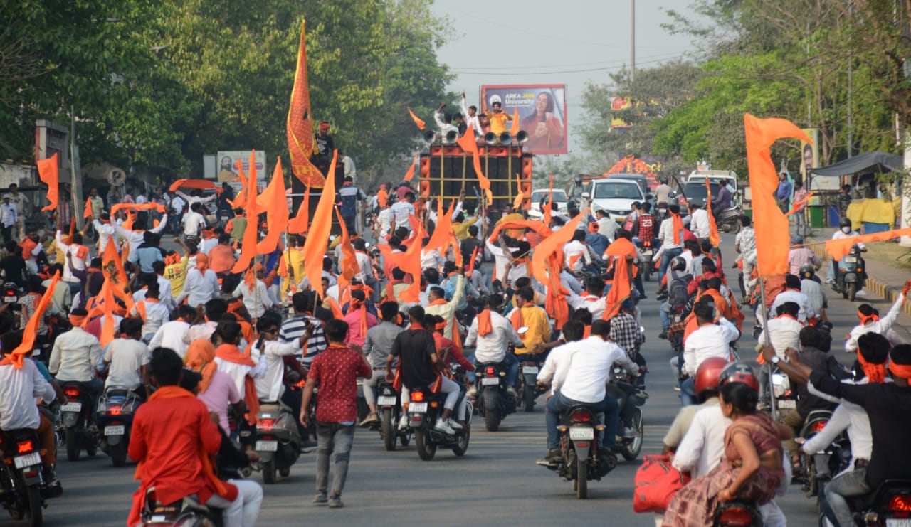 ज्यादा धूमधड़ाका तो हिंदू पर्वों और उत्सवों में ही होता है, तो फिर क्यों हो रही है 'शोर की विवेकहीन राजनीति'