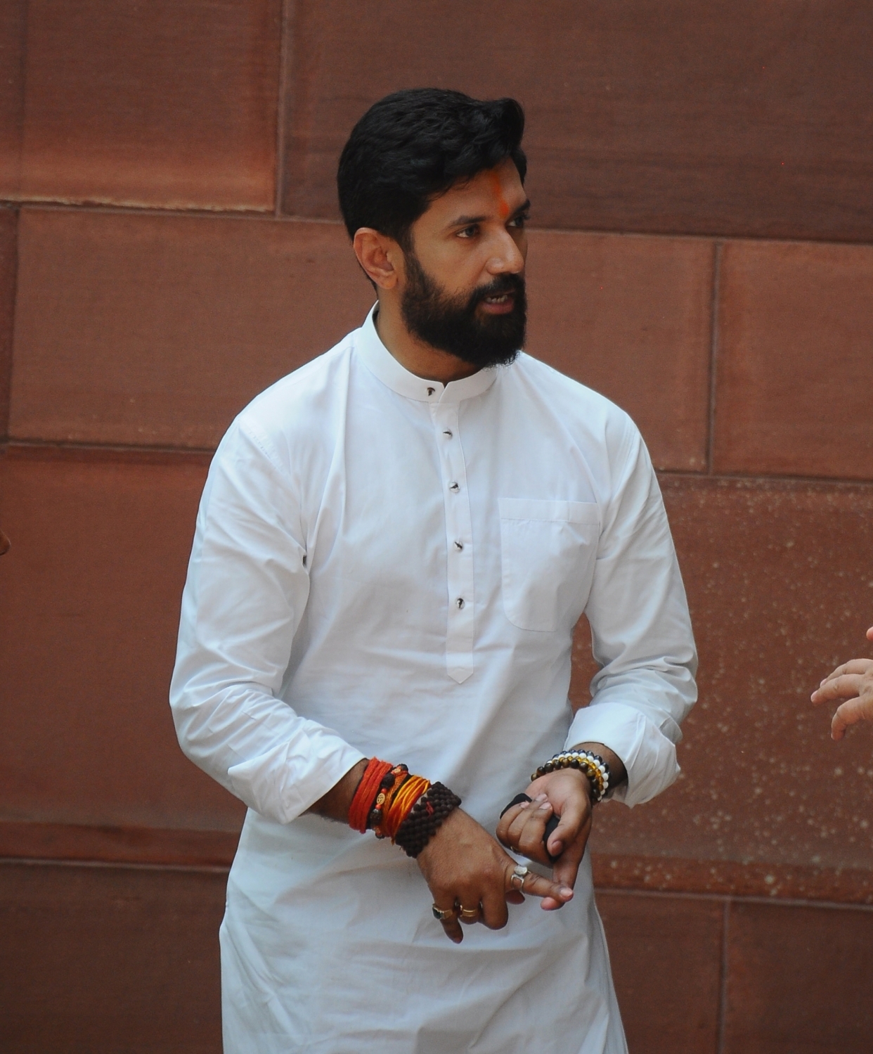 बिहार में रामविलास के 'बंगले' के जरिए टटोले जा रहे सियासी 'नब्ज', चिराग के समर्थन में आए कई बड़े नेता
