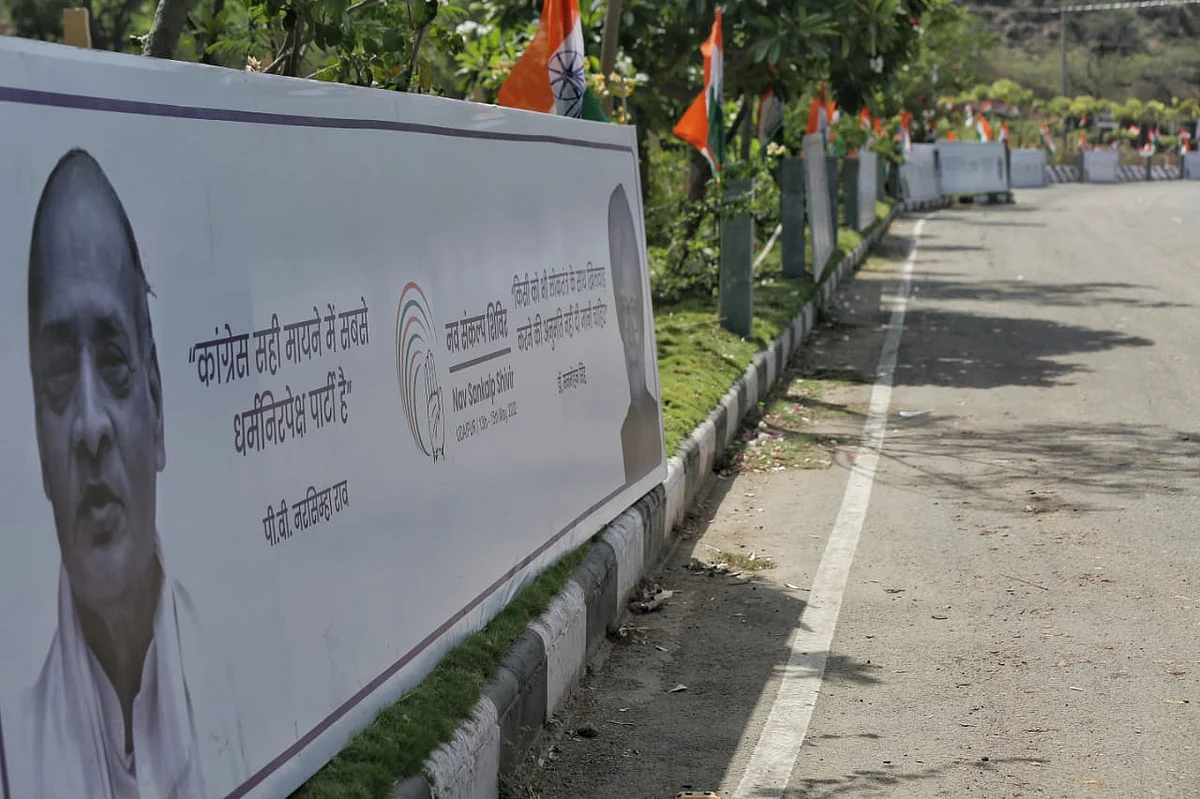 कांग्रेस की नई रणनीति दर्शा रहीं उदयपुर में लगी स्वतंत्रता सेनानियों की तस्वीरें, पोस्टरों के जरिए BJP को मुंहतोड़ जवाब