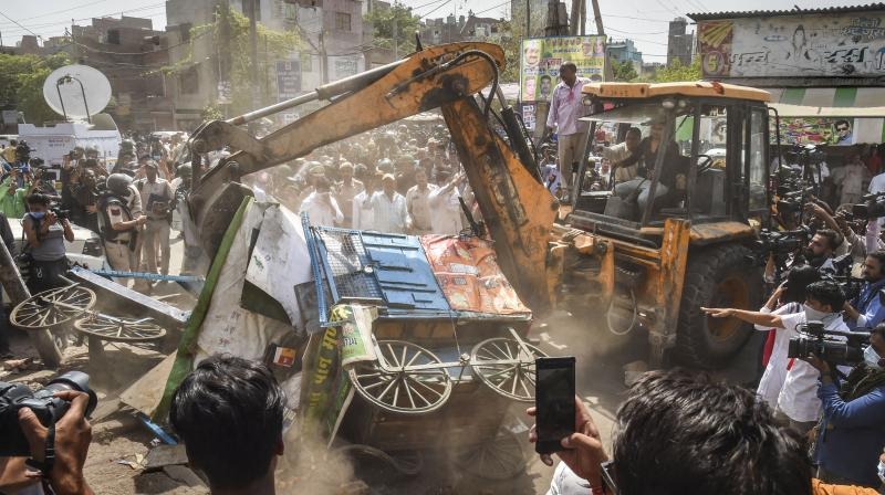 भारत डोगरा का लेख: गरीबों के 'सपनों' को बुलडोजर से मत उजाड़िए साहब! बड़ी मेहनत और हुनर के बल पर बनते हैं ये आशियाने