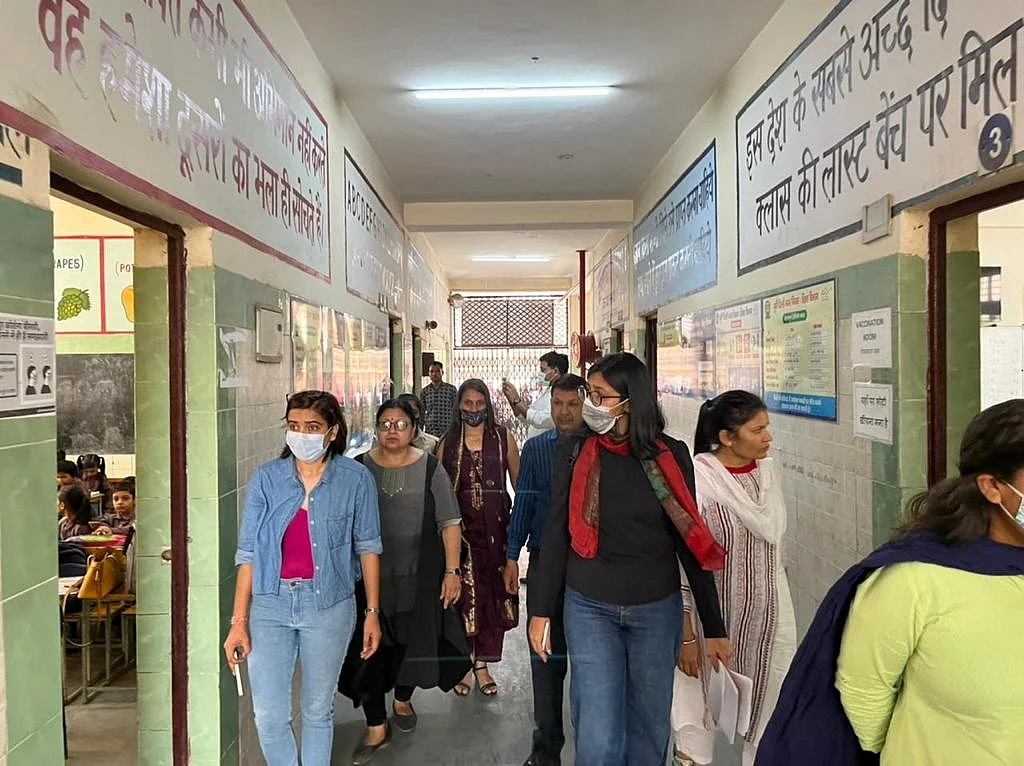 दिल्लीः MCD स्कूलों के निरीक्षण में परिसर में मिले ड्रग्स-सिरिंज, शराब और सिगरेट, महिला आयोग ने जारी किया नोटिस