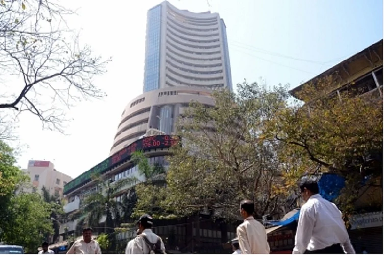 अर्थजगत की खबरें: स्पाइसजेट पर साइबर हमले की कोशिश, अडानी पोर्ट्स के शुद्ध लाभ में 22 फीसदी की गिरावट आई