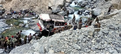 लद्दाख में 26 जवानों को ले जा रहा वाहन नदी में गिरा, 7 जवानों की मौत, राहुल और प्रियंका गांधी ने जताया दुख