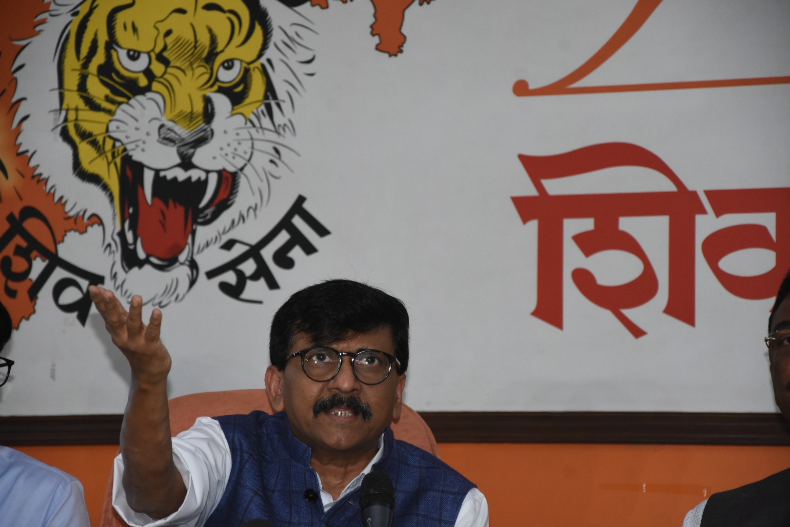 महाराष्ट्र : शिवसेना के संजय राउत, संजय पवार ने राज्यसभा चुनाव के लिए नामांकन दाखिल किया