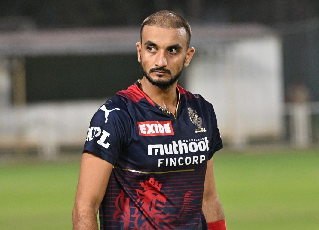 IPL: दिग्गज क्रिकेटर तेंदुलकर ने हर्षल पटेल की तारीफ की, कहा- देश के सर्वश्रेष्ठ डेथ ओवर गेंदबाजों में से एक