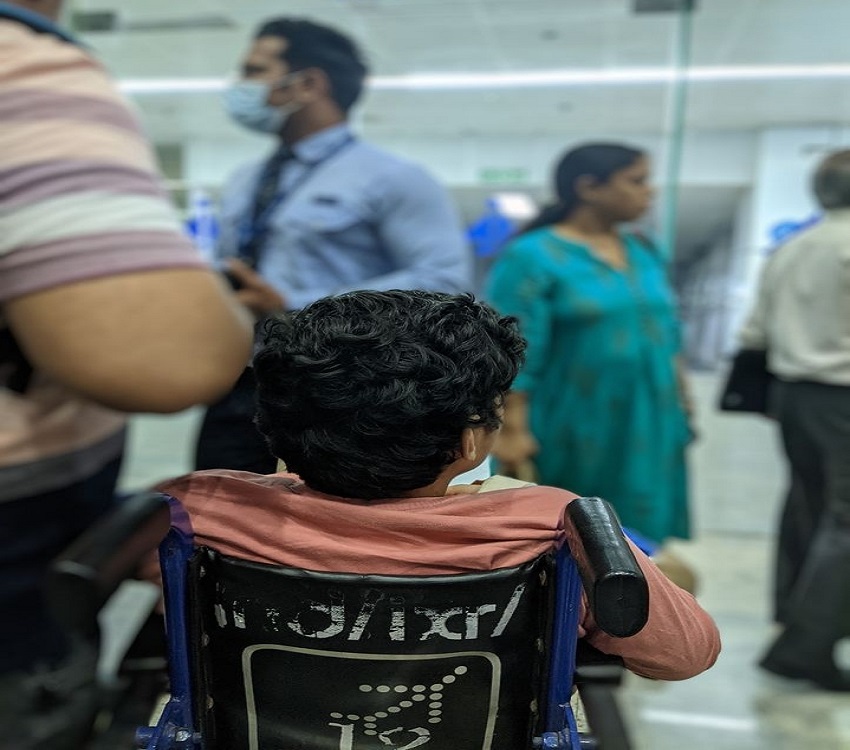 रांची एयरपोर्ट पर इंडिगो ने दिव्यांग बच्चे को यात्रा से रोका, सोशल मीडिया पर हंगामे के बाद DGCA ने मांगी रिपोर्ट