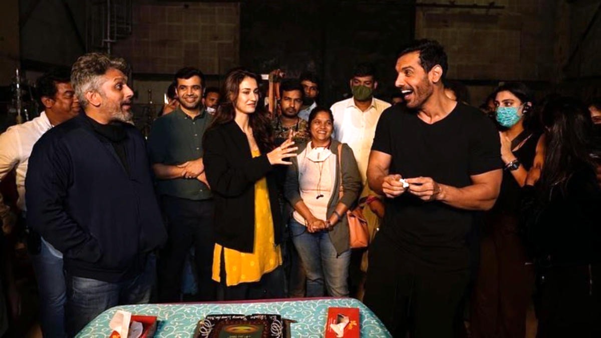 सिनेजीवन: 'एक विलेन रिटर्न्स' की नई रिलीज डेट आई सामने और विद्या बालन ने सस्पेंस थ्रिलर 'नीयत' की शूटिंग की शुरू