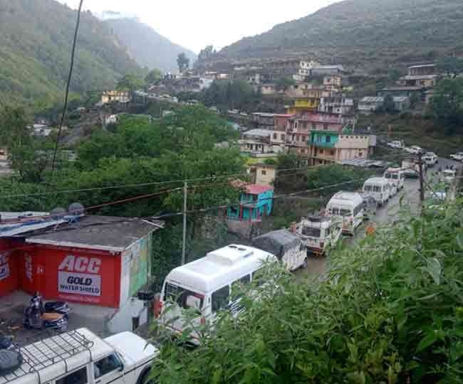 चारधाम यात्रा: परिवहन विभाग की मनमानी से हो सकता है बड़ा हादसा, मानक से ज्यादा लंबी बसें भेजी