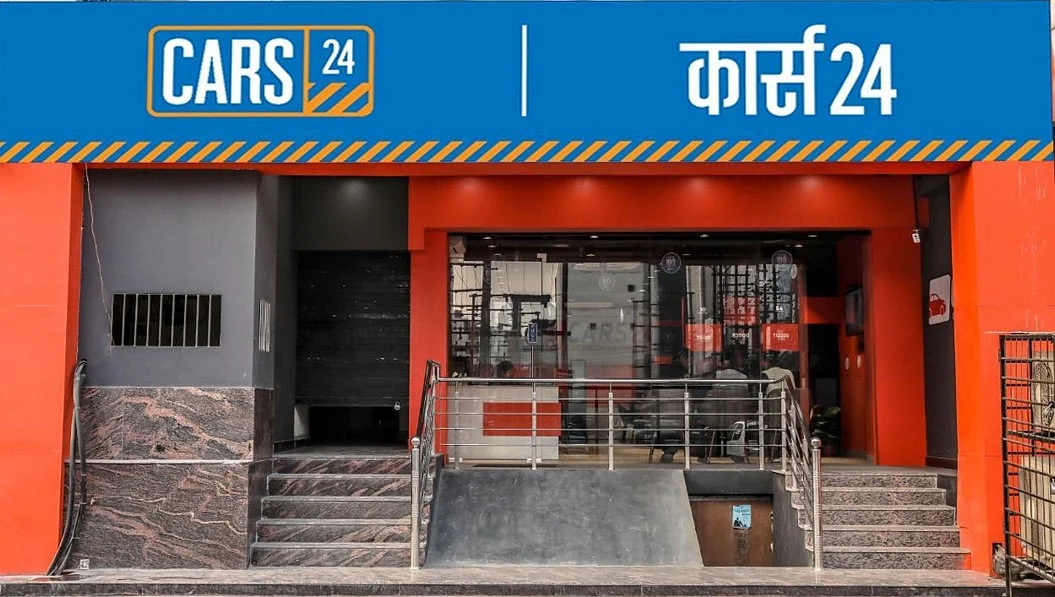 अर्थजगत की खबरें: विदेशी बाजारों के असर से शेयर बाजार धड़ाम, पाकिस्तानी रुपया डॉलर के सामने हुआ चारों खाने चित्त