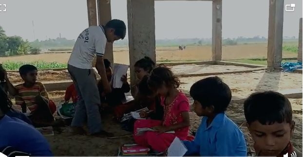 बिहार : सीएम नीतीश से पढ़ाई की मदद मांग कर सुर्खियों में आया सोनू बच्चों को पढ़ाता हैं ट्यूशन, पढ़ें उसकी पूरी कहानी