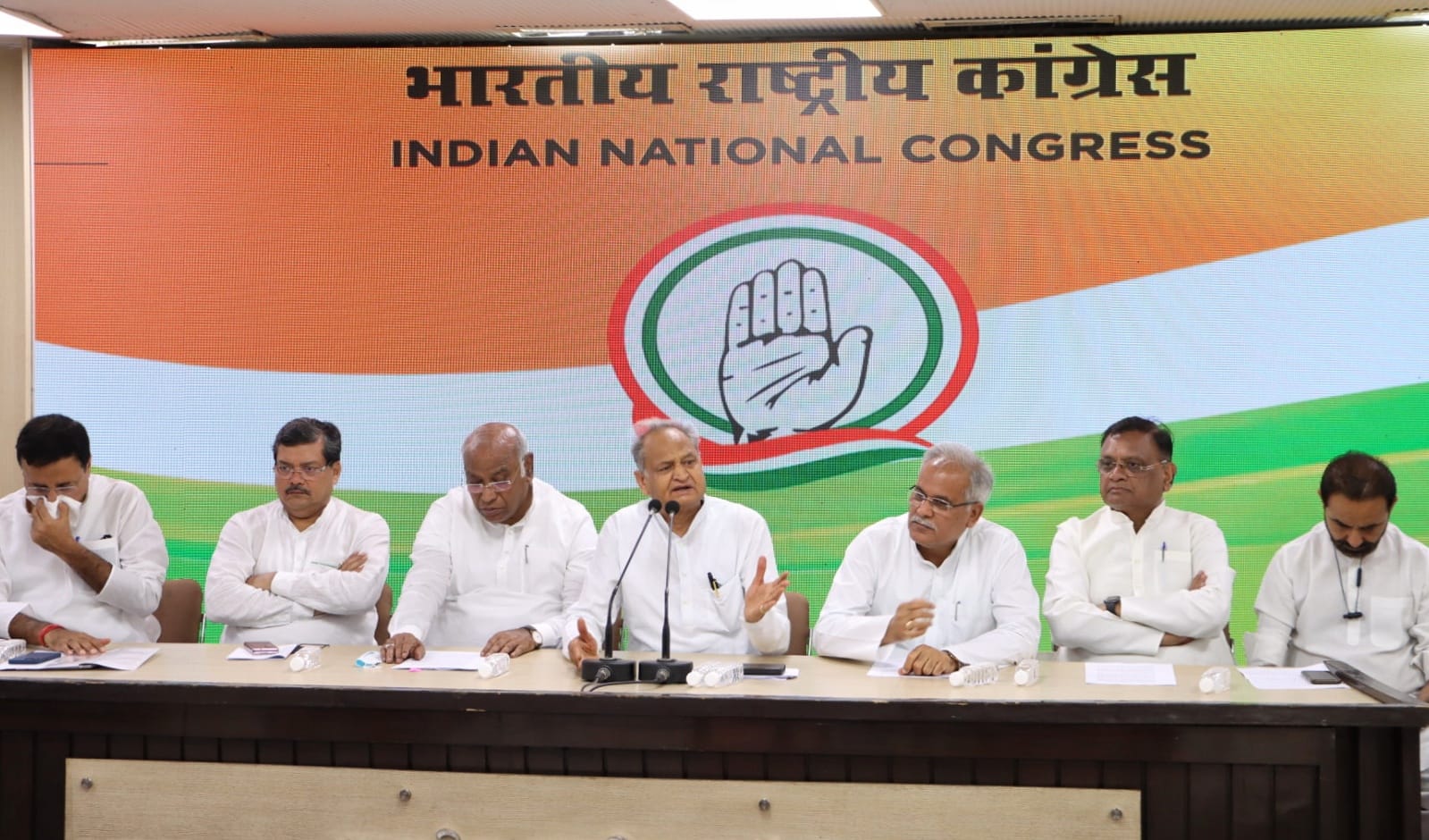ज्वलंत मुद्दों को उठाते हैं राहुल गांधी, मुद्दों को भटकाने के लिए किया जा रहा है टारगेट, कांग्रेस का सरकार पर हमला