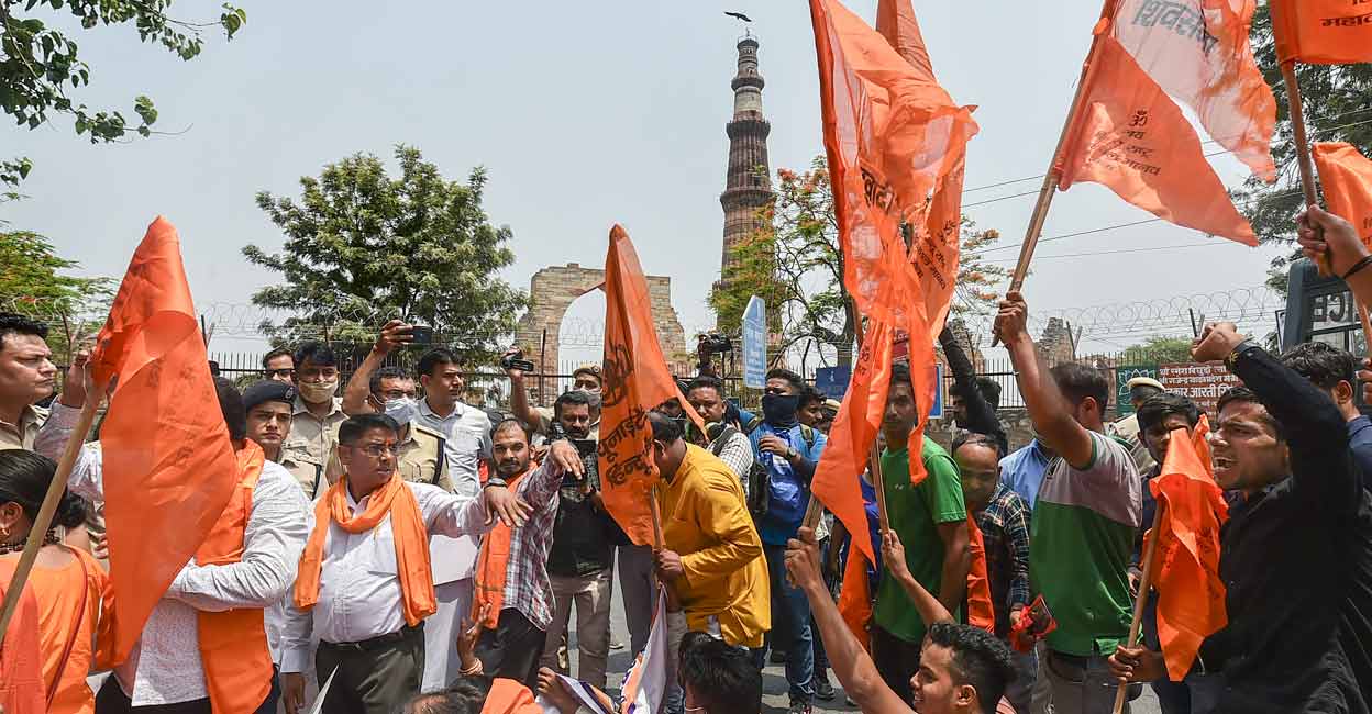 खरी-खरी: मुस्लिम घृणा पर टिका है बीजेपी का अस्तित्व, नुपूर जैसों पर कार्रवाई तो सिर्फ दिखावा है