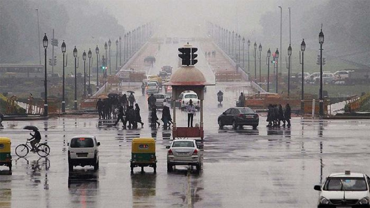 दिल्ली-NCR को बारिश की फुहारों ने दी तपती गर्मी से राहत, सुहावना हुआ मौसम, जानें आने वाले दिनों में कैसा रहेगा मौसम?