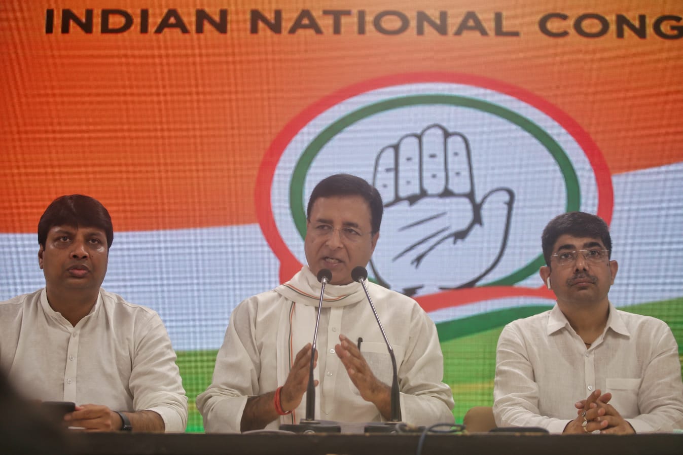 कायर मोदी सरकार सत्य की आवाज के खिलाफ फिर डर गई, ‘इलेक्शन मैनेजमेंट डिपार्टमेंट’ बने ED ने सत्य को ललकारा है: कांग्रेस