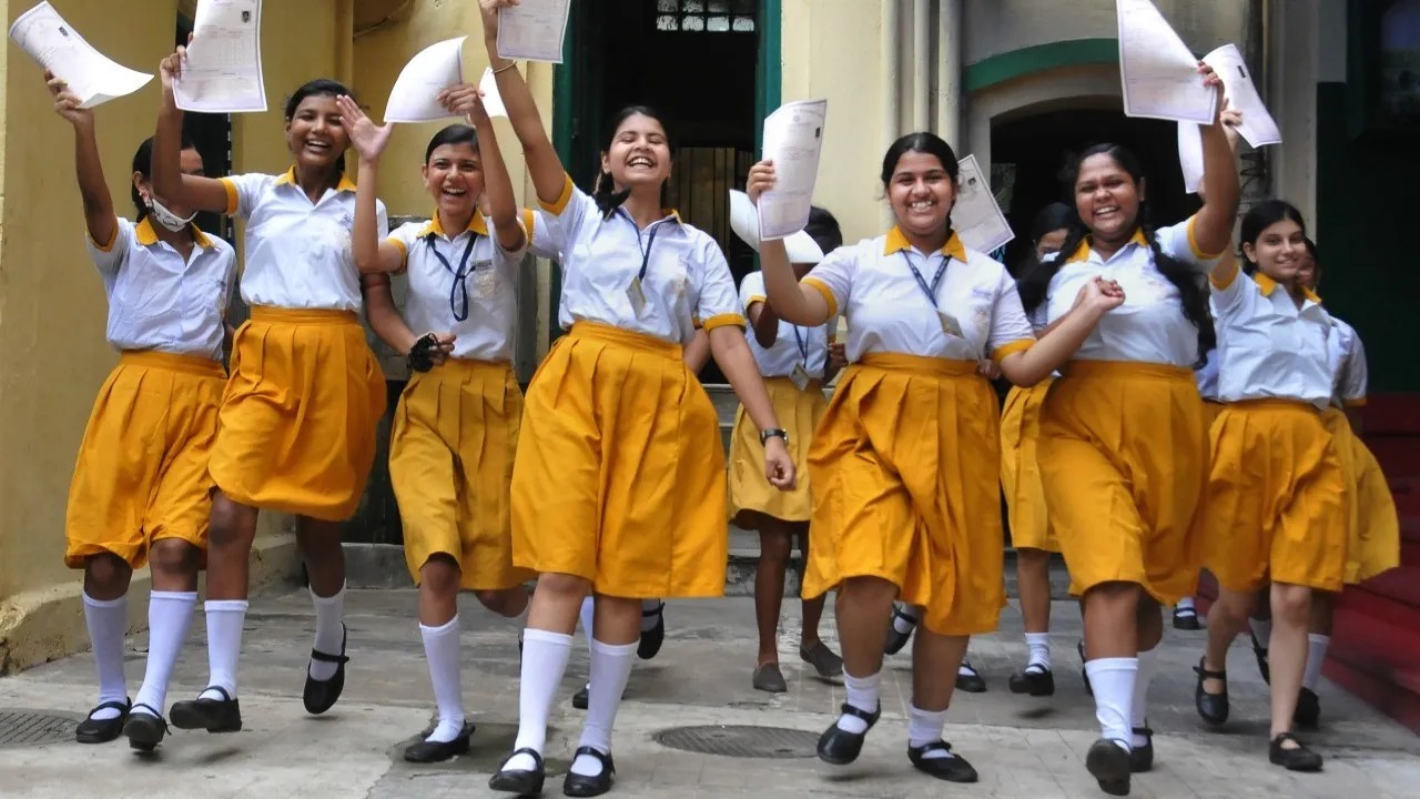 West Bengal 12th Result 2022: पश्चिम बंगाल बोर्ड 12वीं का रिजल्ट घोषित, अदीशा देव शर्मा बनीं टॉपर