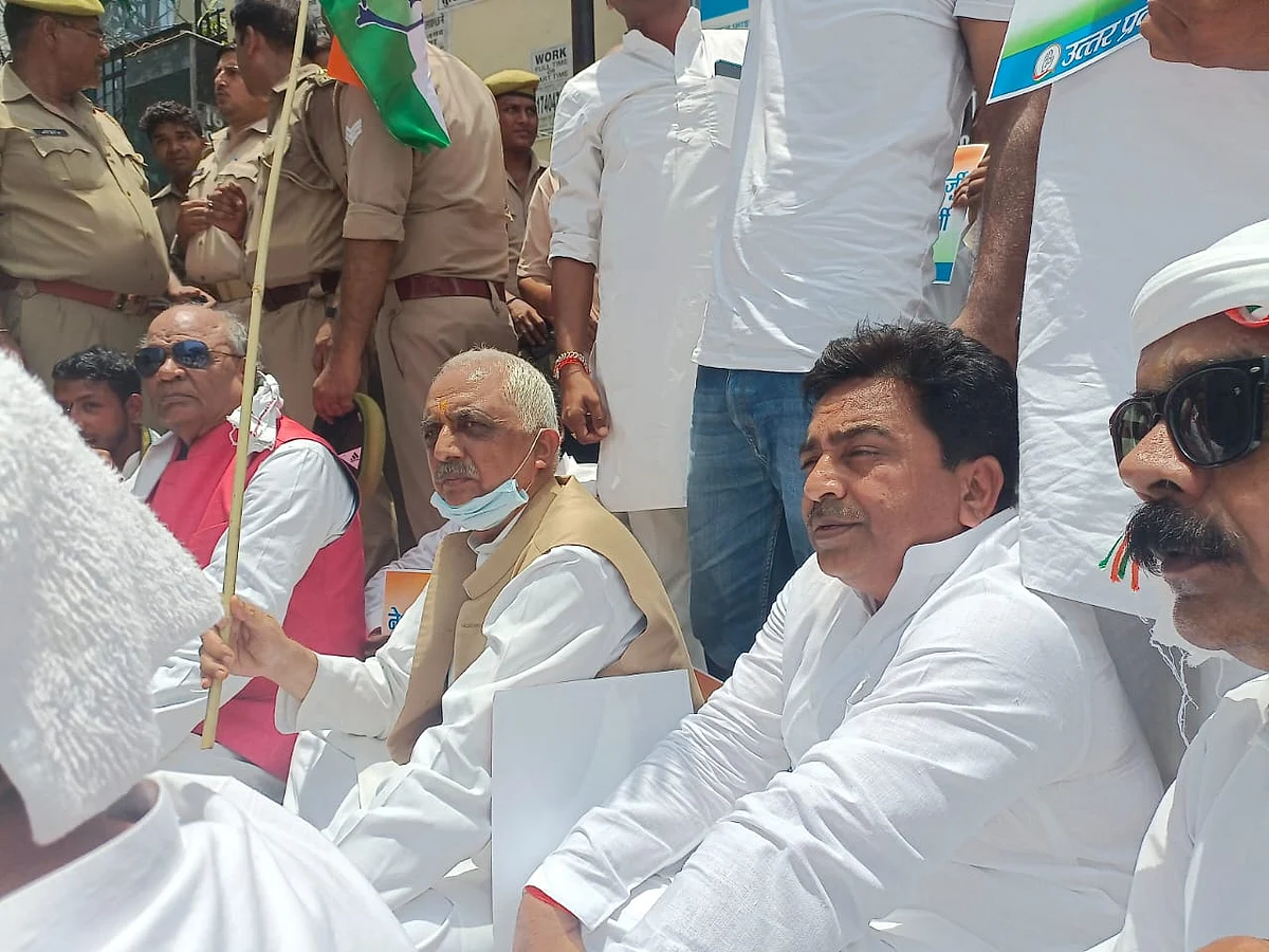'प्रतिशोध की राजनीति कर रही मोदी सरकार', देशभर में ED दफ्तर के बाहर कांग्रेस कार्यकर्ताओं का विरोध प्रदर्शन