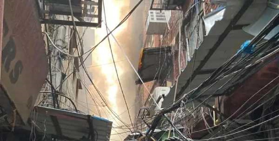 दिल्ली के करोल के बाग गफ्फार बाजार में भीषण आग का तांडव, दमकल की 39 गाड़ियों ने पाया काबू, हुआ भारी नुकसान