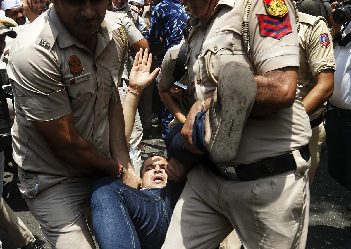 दिल्ली पुलिस की गुंडागर्दी! AICC दफ्तर में घुसकर कार्यकर्ताओं को पीटा, देशभर में राजभवनों पर कांग्रेस करेगी प्रदर्शन