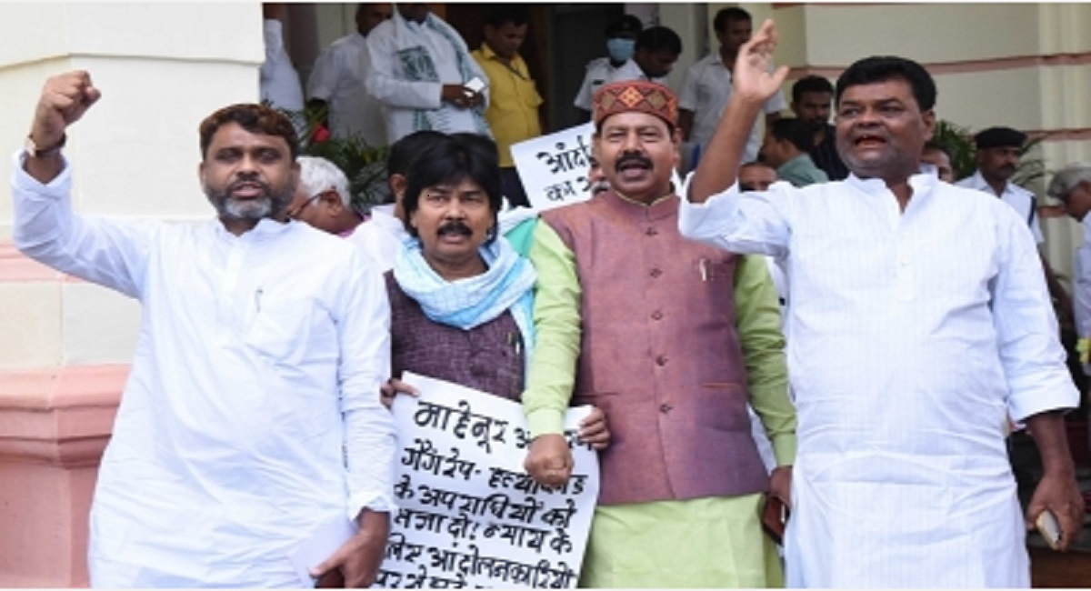 बिहार विधानसभा में ‘अग्निपथ’ का विरोध जारी, अध्यक्ष के चैंबर के बाहर धरने पर बैठे विपक्षी विधायक