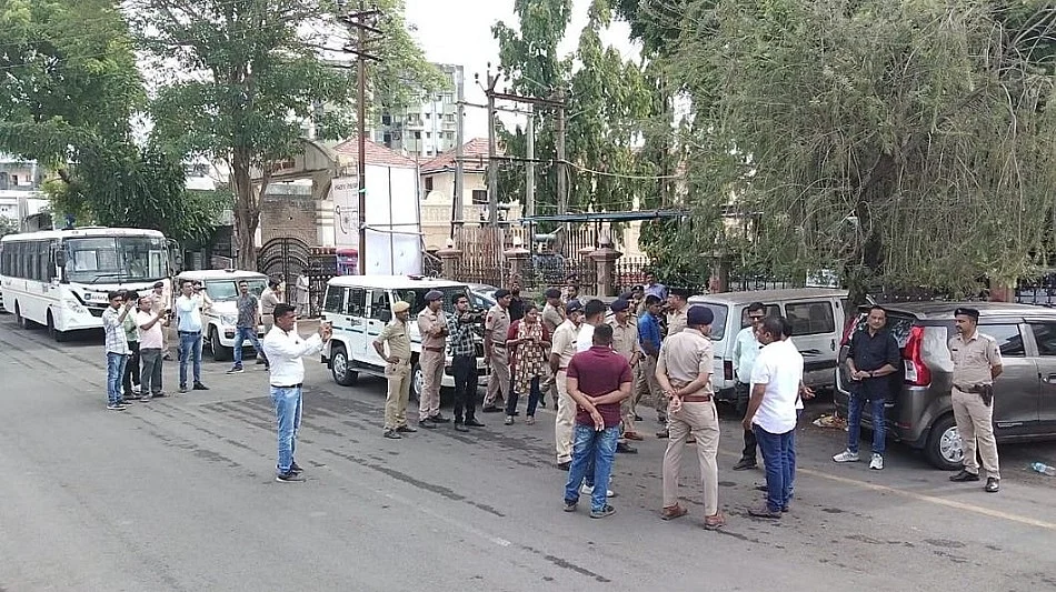 गुजरात में नरेंद्र मोदी स्टेडियम का नाम बदलने की मांग तेज, रैली से पहले पाटीदार नेताओं को हिरासत में लिया गया
