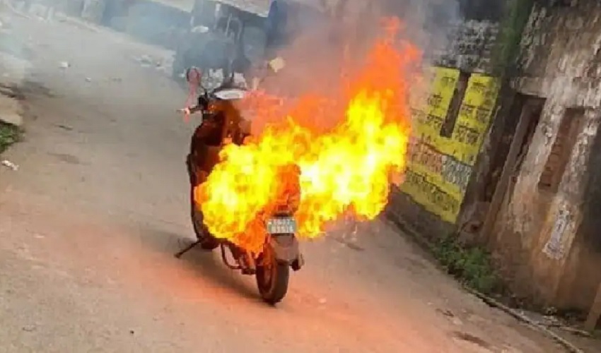 तेलंगाना में इलेक्ट्रिक बाइक में विस्फोट से घर में लगी आग, किसी के मौजूद नहीं होने से कोई हताहत नहीं