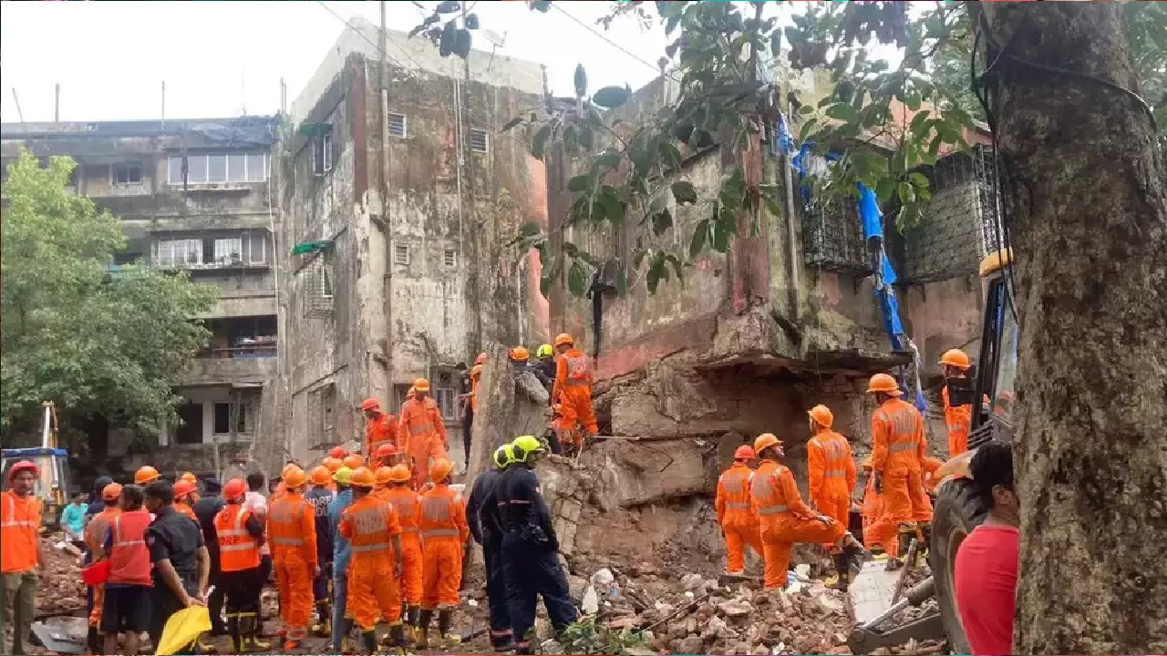 Mumbai Building Collapse: मुंबई में इमारत ढहने की घटना में मरने वालों की संख्या बढ़कर 10 हुई, 13 घायल
