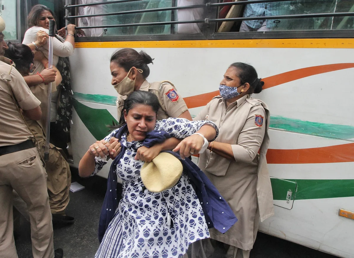 दिल्ली पुलिस की गुंडागर्दी! AICC दफ्तर में घुसकर कार्यकर्ताओं को पीटा, देशभर में राजभवनों पर कांग्रेस करेगी प्रदर्शन