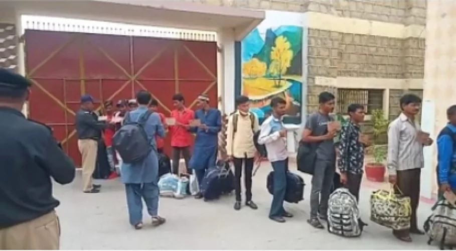 दुनिया की खबरें: चीन के वुहान से ही लीक हुआ था कोरोना वायरस, फ्रांस में मैक्रों को दूसरे दौर में पूर्ण बहुमत नहीं
