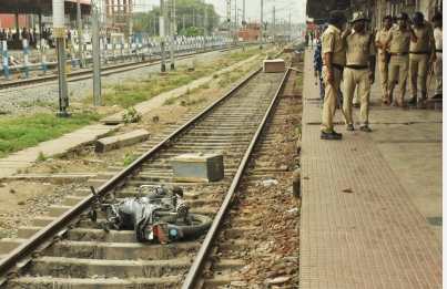 बिहार में 'अग्निपथ' योजना का विरोध, कई ट्रेनों में लगाई गई आग, 45 ट्रेनें रद्द