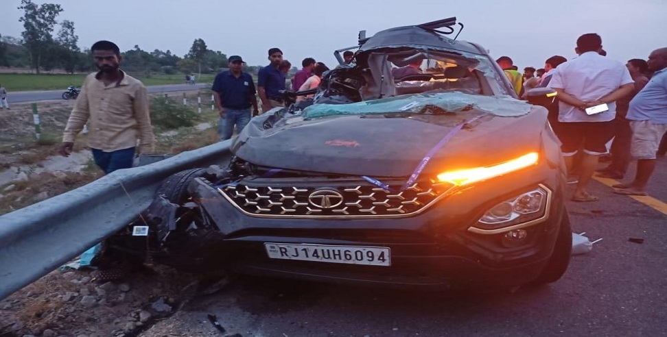 उत्तर प्रदेश: लखनऊ-आगरा एक्सप्रेस-वे पर भीषण सड़क हादसा, कार-कंटेनर की टक्कर में 4 लोगों की दर्दनाक मौत